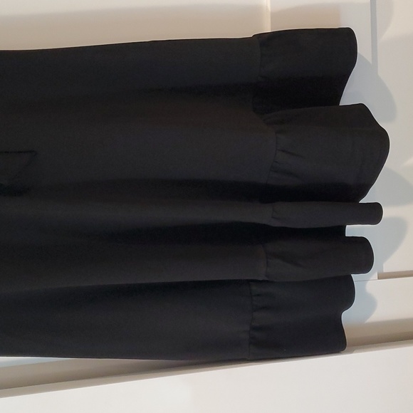 Dress with ruffle sleeves and bottom - Picture 3 of 3